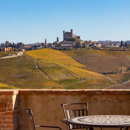 Casa Guglielmo With A Castle View Lägenhet Monforte dʼAlba